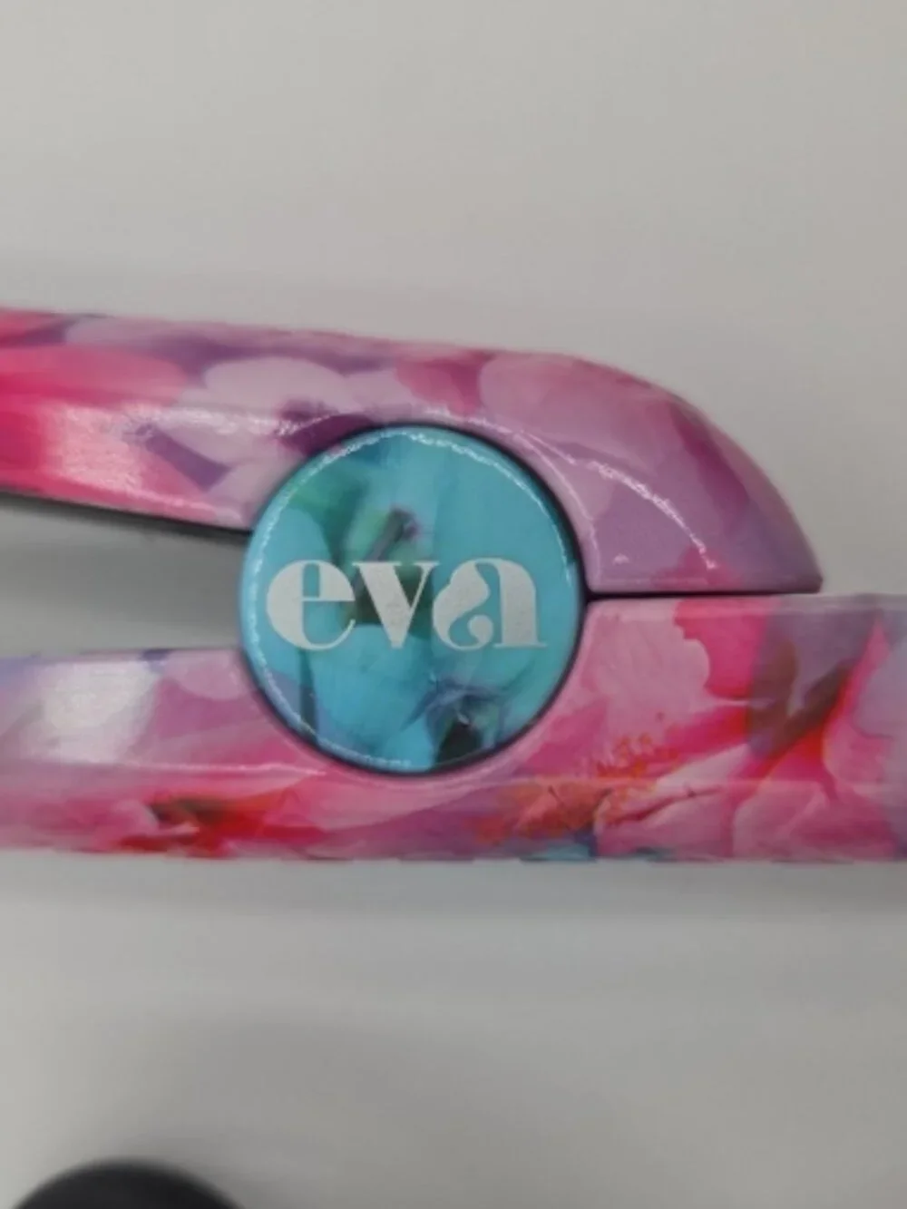 Eva Floral Flat Iron 180–450°F Dual Voltage